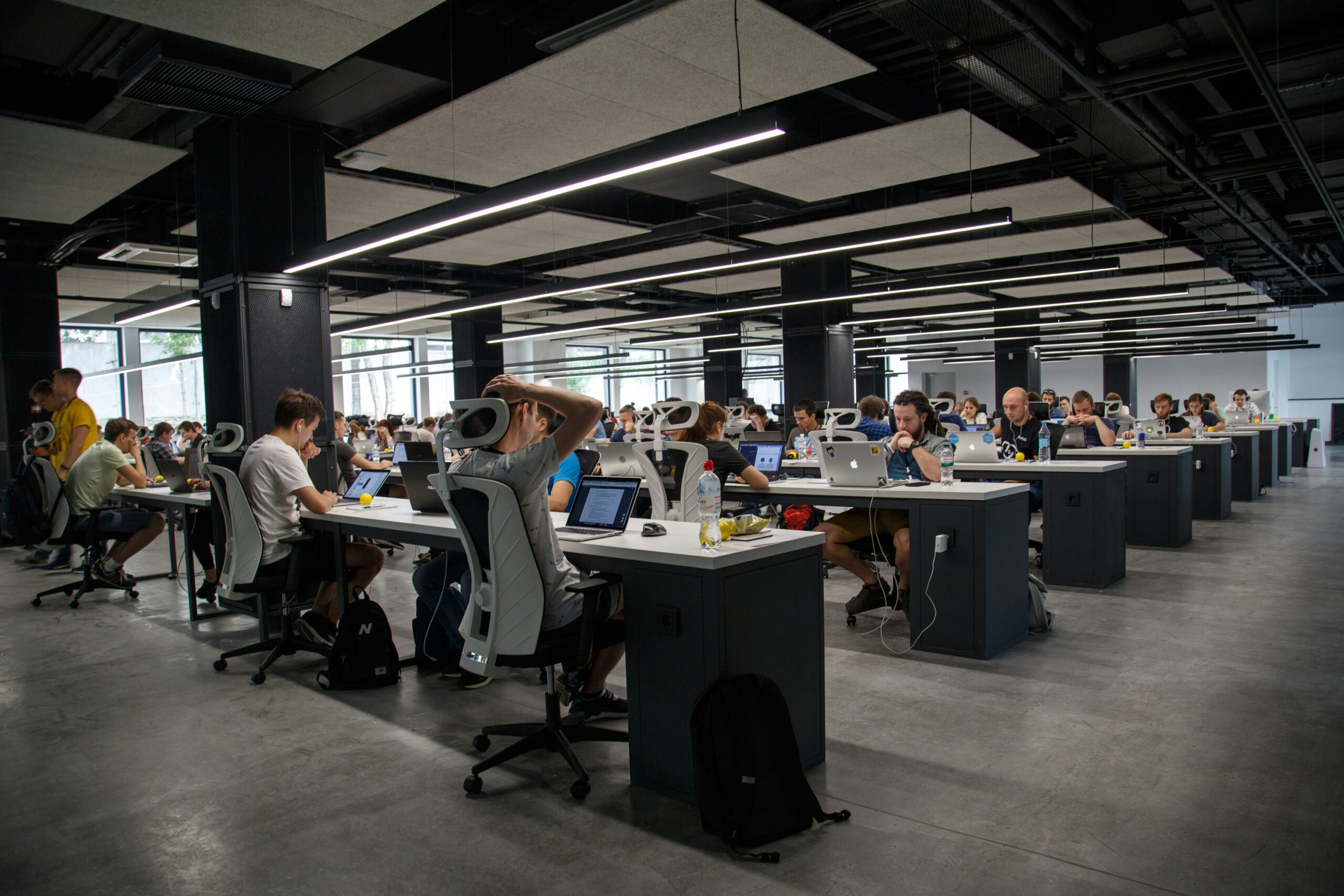 Teamoverleg tijdens website laten maken Rotterdam bij een webdesignbureau